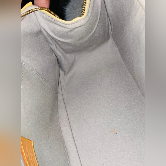 SOLD!!!(2for350)Original LV vernis - Picture 3 of 16